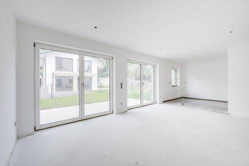 Wohnzimmer - 6 Zimmer Doppelhaushälfte zum Kaufen in München