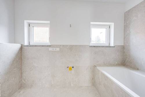 Bad_OG - 6 Zimmer Doppelhaushälfte in München