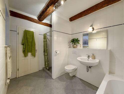 Badezimmer EG - Mehrfamilienhaus, Wohnhaus mit 187,60 m&sup2; in Hitzacker (Elbe) zum Kaufen