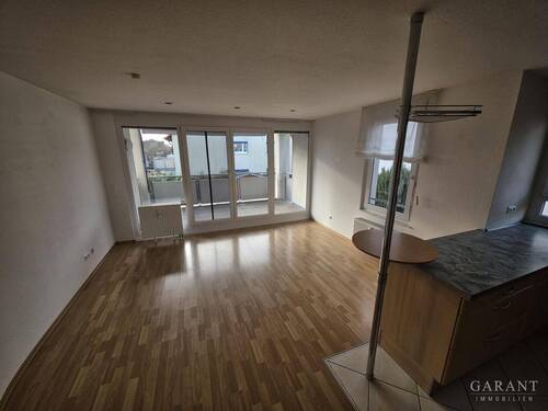 Wohnzimmeransicht1 - 3 Zimmer Etagenwohnung zum Kaufen in Illingen