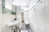 Bathroom 1 - 1 - 