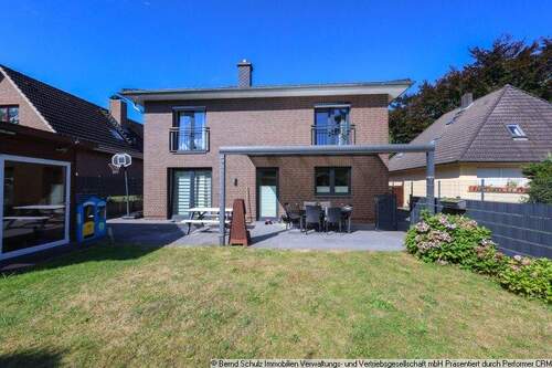 1 Terrassenseite (Osten) - Moderne Neubau-Doppelhaushälfte mit Vollkeller