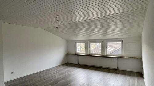 Wohnzimmer 27,72 qm - Etagenwohnung mit 76,10 m&sup2; in Paderborn OT Schloß Neuhaus zur Miete