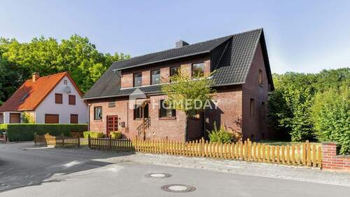 Außenansicht 2 - 8 Zimmer Mehrfamilienhaus, Wohnhaus in Adenbüttel