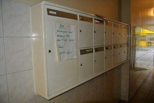 Briefkästen im Hausflur - Mehrfamilienhaus, Wohnhaus in Mülheim an der Ruhr zum Kaufen