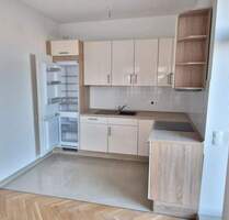 Stilvoll wohnen im Altbau: drei Zimmer, Balkon & Tageslichtbad - Leipzig Volkmarsdorf