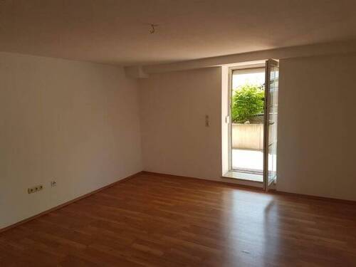 U15 (1) Wohnzimmer - 2 Zimmer Etagenwohnung zur Miete in Bad Staffelstein