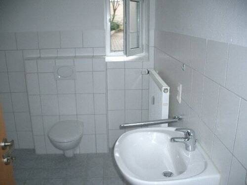 Bad (ohne Badewanne !) - 2 Zimmer Etagenwohnung in Bad Staffelstein