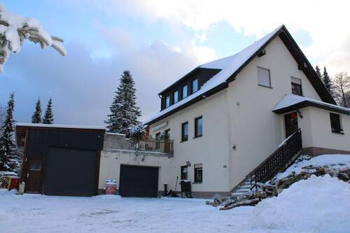 Einfamilienhaus mit Garage und großes Carport - Geräumiges Familienhaus mit Terrassen in Jöhstadt