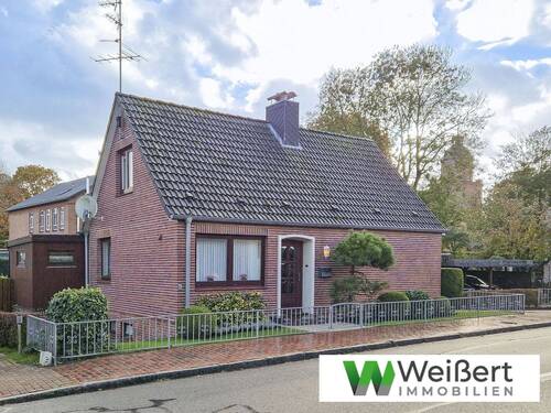 Titelbild - Familienfreundliches Einfamilienhaus mit großem Wintergarten und praktischer Garage in Krempe