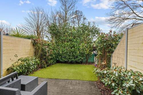 ..... Garten mit Südostausrichtung blicken - 