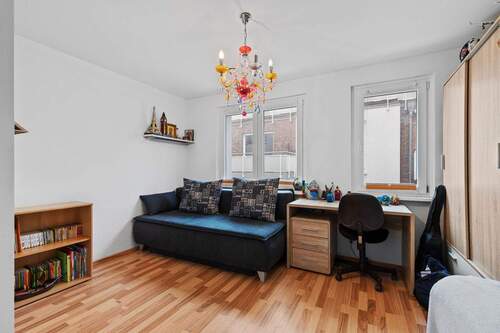 ..... großzügiges Zimmer zur vielseitigen Verwendung. - 