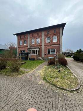 Außenansicht Vorderhaus - Reserviert! - Renovierungsbedürftiges MFH mit 4 Wohneinheiten in Drochtersen