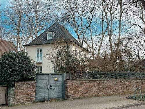 Rückansicht - Wohnen auf dem Oberwerth - charmantes Einfamilienhaus mit Geschichte, Garten und viel Platz