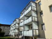 Hausansicht - Zweiraumwohnung mit Balkon in Borna Nord