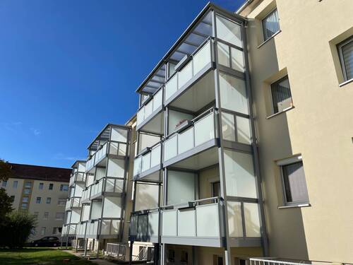 Hausansicht - Zweiraumwohnung mit Balkon in Borna Nord