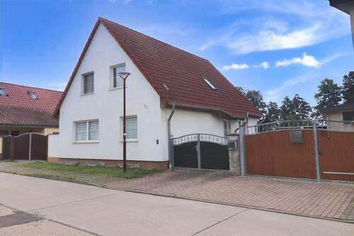Vorderansicht - 7 Zimmer Einfamilienhaus zum Kaufen in Burg