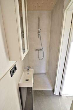 Dusche im Gäste WC - 