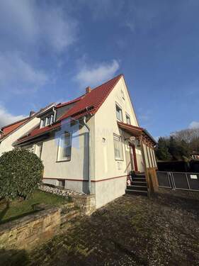 Bild 1 - Sehr gepflegte und modernisierte Doppelhaushälfte in Staufenberg-Uschlag