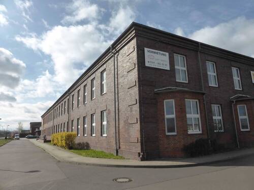 Hausansicht - 6 Zimmer Büro zur Miete in Rötha