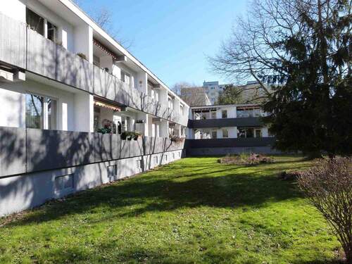 Gebäuderückseite - 2 Zimmer Etagenwohnung in Saarbrücken - Rastpfuhl