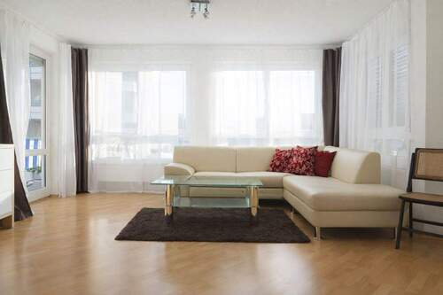 Wohnzimmer - 3-Zimmer-Stadtwohnung mit Aufzug und Hausmeisterservice zu verkaufen!