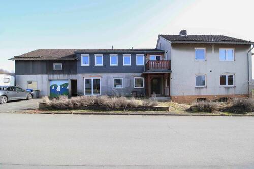 01 Haus - Genehmigtes 6-Parteien-Haus mit großem Grundstück und Fertigstellungschance in Warburg-Bonenburg