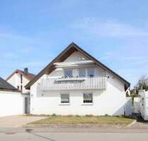 Viel Platz für Familie oder Mehrgenerationen: Haus mit Garten, Loggia und Stellplatzmöglichkeiten - Wolfschlugen