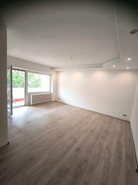 Wohnzimmer - Etagenwohnung mit 70,80 m&sup2; in Karlsruhe zum Kaufen