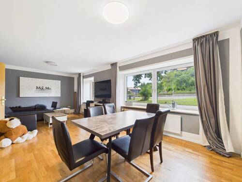 Wohn- & Esszimmer - Bosau: Natur PUR - tolle Wohnung in 2-Familienhaus mit Gartennutzung