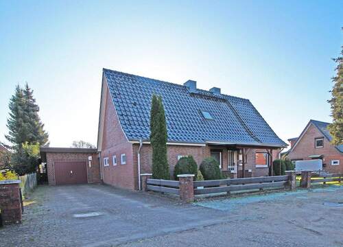 Seitliche Frontansicht - 5 Zimmer Einfamilienhaus in Seth