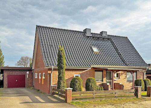 Seitliche Frontansicht - Einfamilienhaus mit 150,00 m&sup2; in Seth zum Kaufen