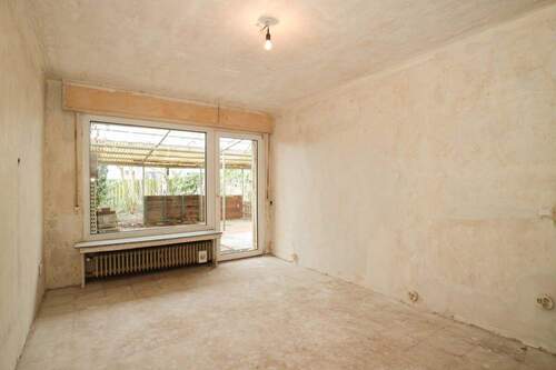 Wohnzimmer - 6 Zimmer Mehrfamilienhaus, Wohnhaus zum Kaufen in Dormagen / Stürzelberg