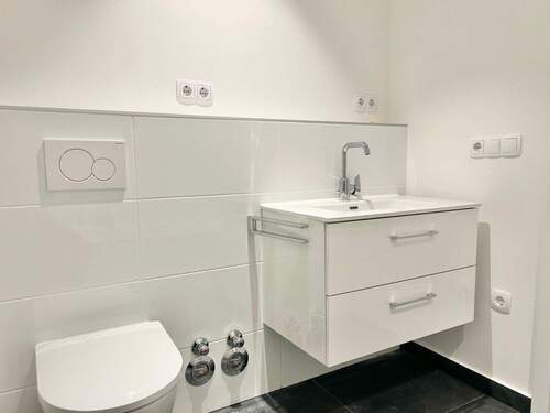 Badezimmer 2 Ansicht 1 - 