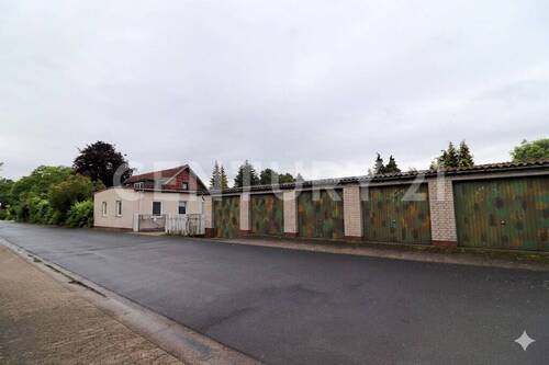 Ansicht Garagen - Mehrfamilienhaus, Wohnhaus mit 200,00 m&sup2; in Braunschweig zum Kaufen