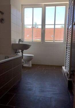 Bad - 3 Zimmer Etagenwohnung in Halle