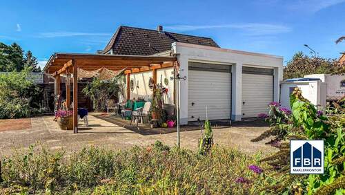 Viel Nebengelass - Mehrfamilienhaus, Wohnhaus mit 169,20 m&sup2; in Lübeck zum Kaufen