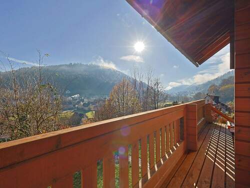 Großer, sonniger Balkon - 7 Zimmer Einfamilienhaus in Ernstmühl-Calw