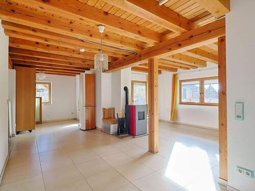 Heller Wohn- und Schlafbereich der Einliegerwohnung - 