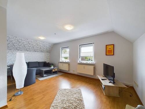 Wohnzimmer - Großzügige Dachgeschosswohnung in bevorzugter Wohnlage von Rödemis