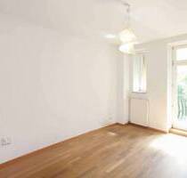 Charmante 3-Zimmer-Altbauwohnung mit Süd-Balkon in München!