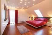Schlafzimmer 2 mit Balkon OG - 