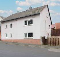 Gestalten Sie ihr neues Zuhause: Renovierungsbedürftiges Einfamilienhaus inkl. Halle in Villingen - Hungen