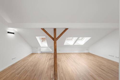 Wohnzimmer - 2 Zimmer Etagenwohnung zum Kaufen in Nürnberg