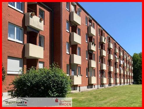 Rückansicht mit Balkon - 3 Zimmer Etagenwohnung zum Kaufen in Emden