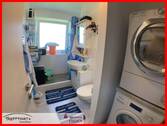 Tageslichtbadezimmer mit Dusche - Etagenwohnung mit 65,90 m&sup2; in Emden zum Kaufen