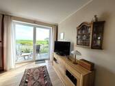 Wohnzimmer mit Ausgang zum Balkon - 