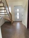 Diele mit Treppe zum OG - 