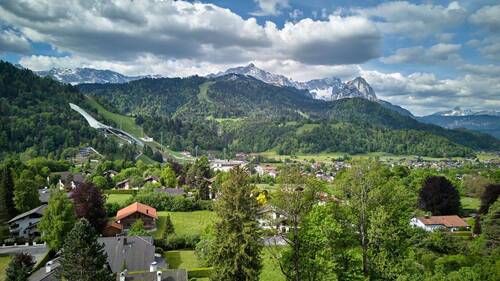 Traumhafter Blick - 6 Zimmer Einfamilienhaus zum Kaufen in Garmisch-Partenkirchen