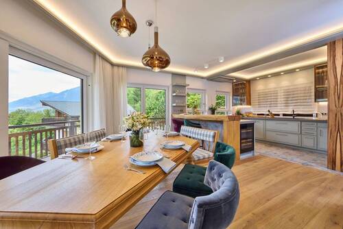 Essbereich & Blick auf die Küche - 